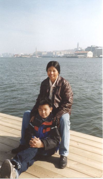 Mar 2002. and again with mamma
